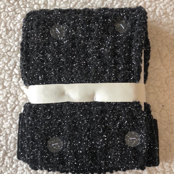 BETSEY JOHNSON LOVE/ROSES BEANIE & SNOOD - Picture 2 of 4